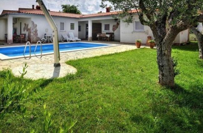 Vallelunga Vila *